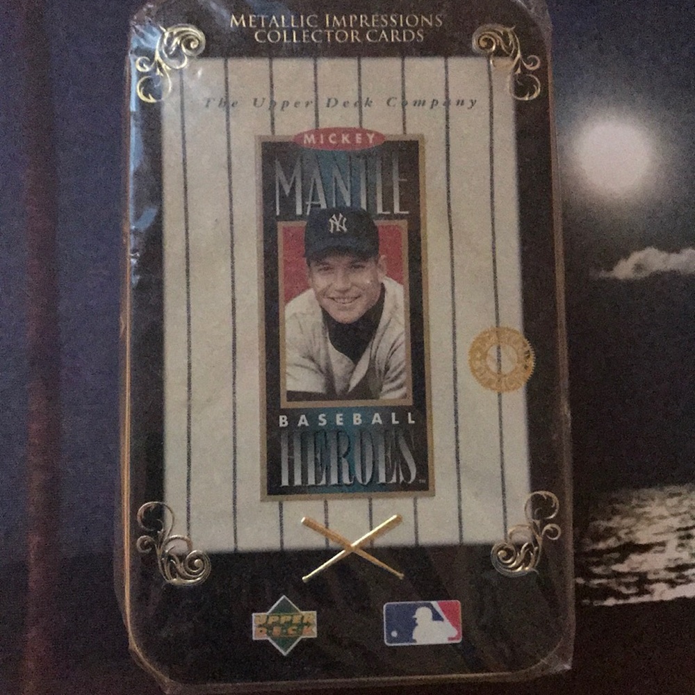 MICKEY MANTLE COLLECTOR CARDS